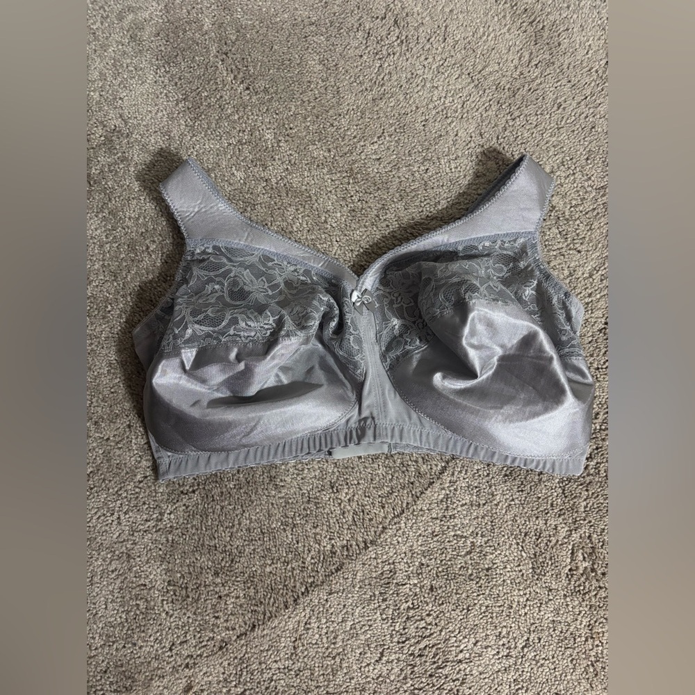 GLAMORISE Soft Grey Magic Lift Full-Figure wireless bra‎ Support Bra
40H